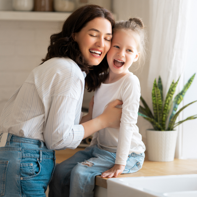 une maman solo avec sa fille